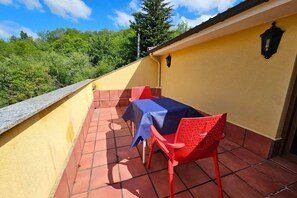 Outdoor dining - Hotel Montaña Casa Migio 26A06 by R2R Consulting (Mieres)