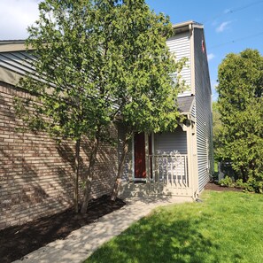 Exterior - Beautiful Shades Home. 2 bed 2.5 bath
Luxury Home.
Private Airoplane Landing
 (Indianapolis)