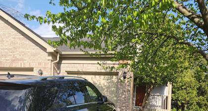 Beautiful Shades Home. 2 bed 2.5 bath
Luxury Home.
Private Airoplane Landing