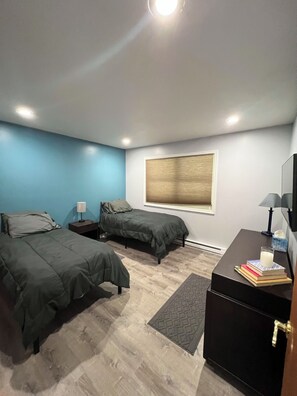 5 bedrooms, iron/ironing board, free WiFi, bed sheets