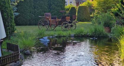 Gästezimmer mit bezauberndem Garten und Koi-Teich.