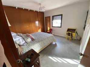 3 bedrooms, desk, iron/ironing board, travel cot