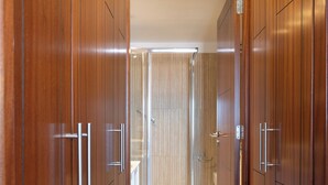 A hallway with wooden cabinets and a wooden floor. - Exclusive Penthouse close to the beach, heated pool, aircondition, dishwasher (Playa de la Américas)
