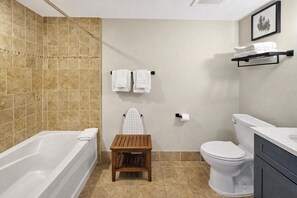 Combined shower/bathtub, hair dryer, towels