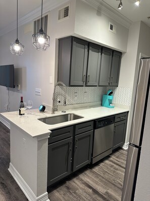 Mikrowelle, Ofen, Herdplatte, Geschirrspüler