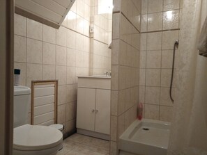 Hårføner, håndklær, såpe og toalettpapir