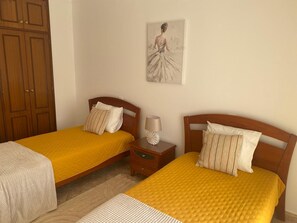 3 bedrooms, iron/ironing board, free WiFi, bed sheets