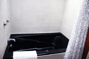Serviettes fournies, savon, papier toilette