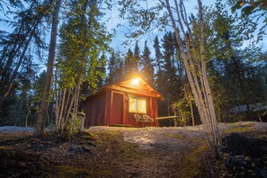 Basic Cabin | 2 bedrooms, free WiFi - Andrew Lake (Fort Smith)