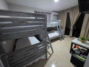 1 Schlafzimmer, kostenloses WLAN, Bettwäsche, Rollstuhlgeeignet