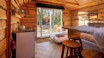 3 slaapkamers, een strijkplank/strijkijzer, reisbedje, wifi