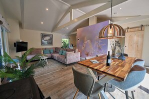 Fireplace - ZEN-Bungalow no 5 with sauna and hottub (Rheezerveen)