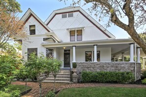 Exterior - Sonoma Victorian in Heart of Sonoma (Sonoma)