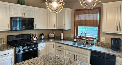 4 Bedroom Neenah Home - EAA WEEK