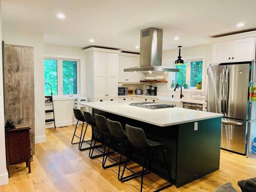 LUXURY LIVING AT CHALET MARGAUX
Cozy cottage/ski retreat for a family vacation