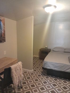 1 bedroom, desk, WiFi, bed sheets