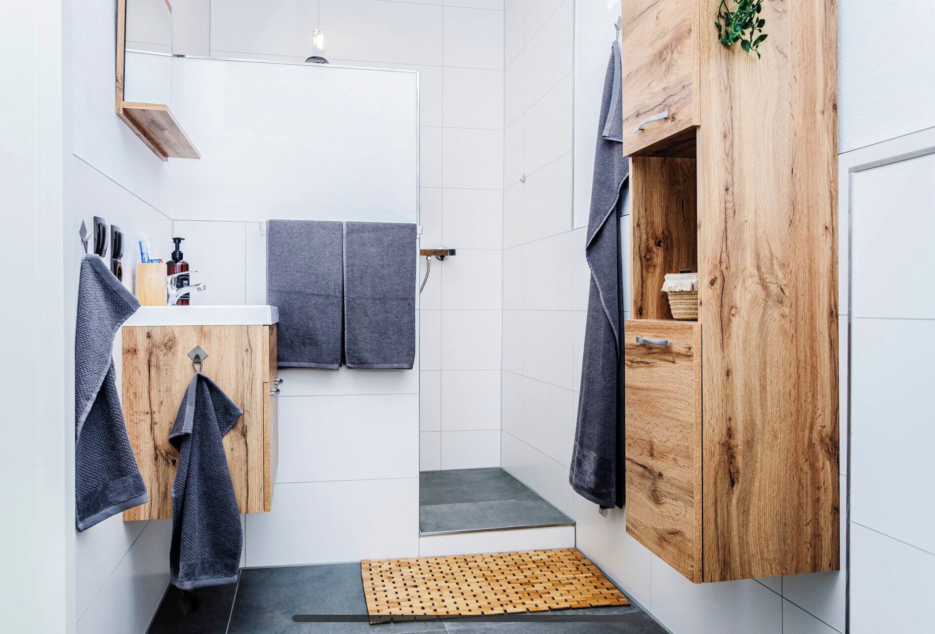 Bruser, hårtørrer, håndklæder, Sæbe