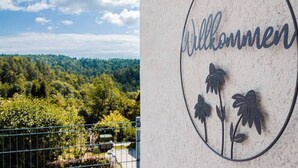 A welcome sign with a scenic view of a forested landscape. - New and fully equipped Wonderful view (Saldenburg)