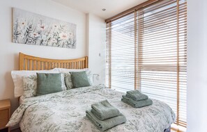 1 bedroom, iron/ironing board, WiFi, bed sheets - Centrally Located Apartment minutes from Tower Bridge (London)