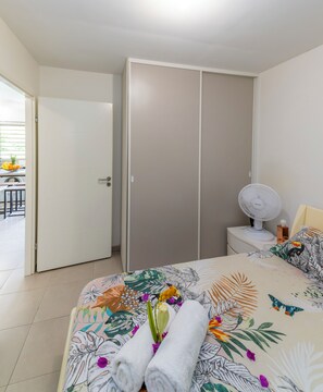 1 chambre, fer et planche à repasser, Wi-Fi, literie fournie