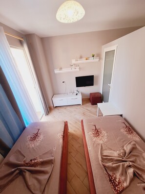2 bedrooms, iron/ironing board, WiFi, bed sheets - Brand new apartments in front of the beach! (Golem)