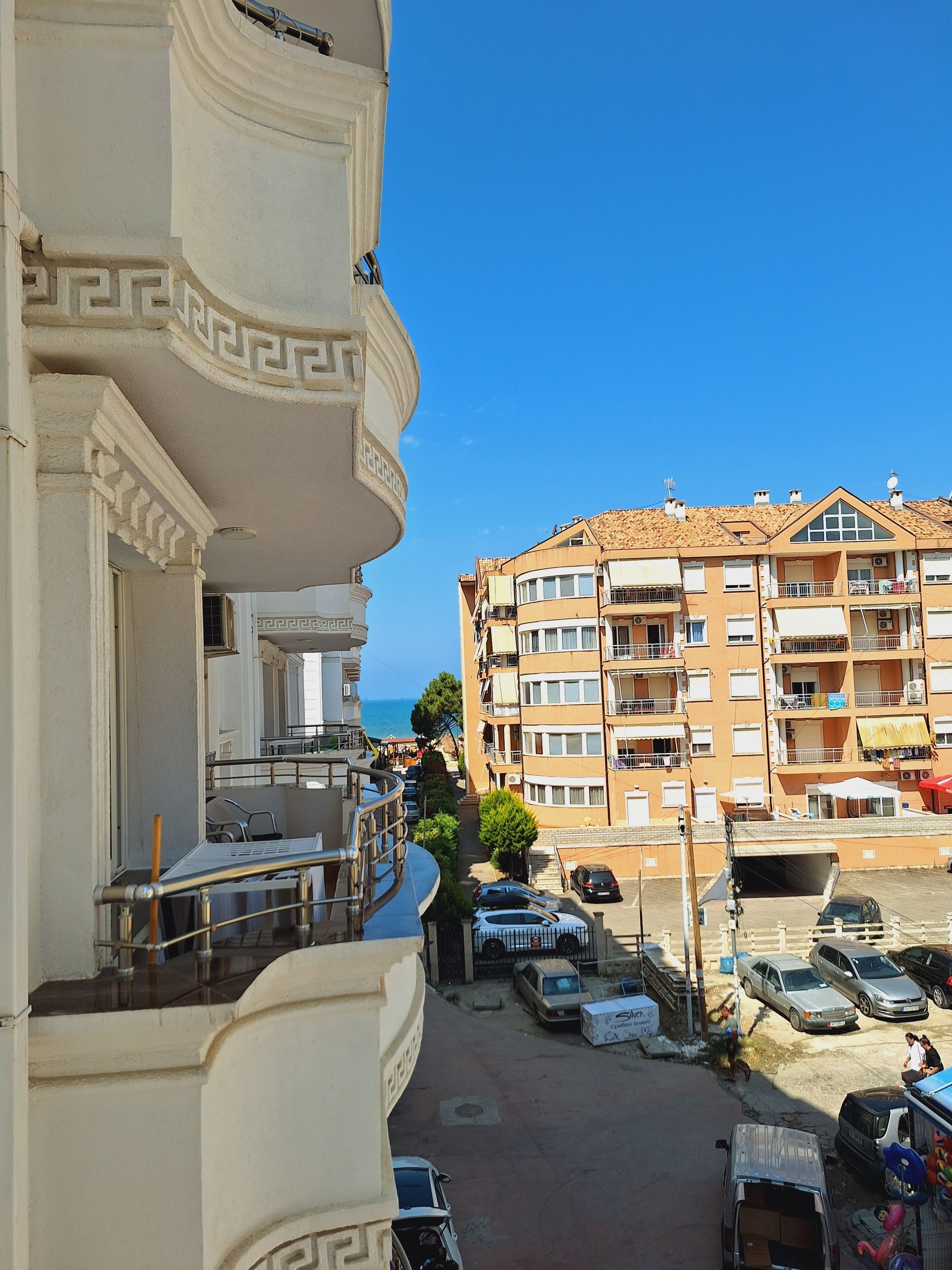 المنطقة المحيطة بالمنشأة