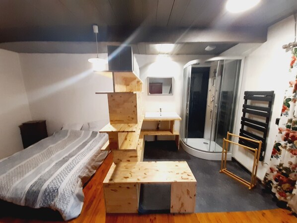 1 bedroom, WiFi, bed sheets