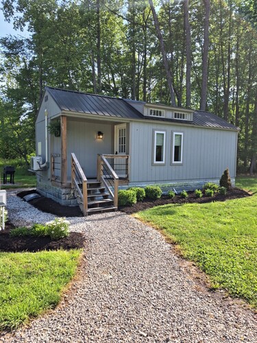 The Manhattan Loft  Tiny House, New River Gorge National Park 