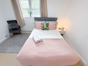 2 bedrooms, desk, iron/ironing board, free WiFi