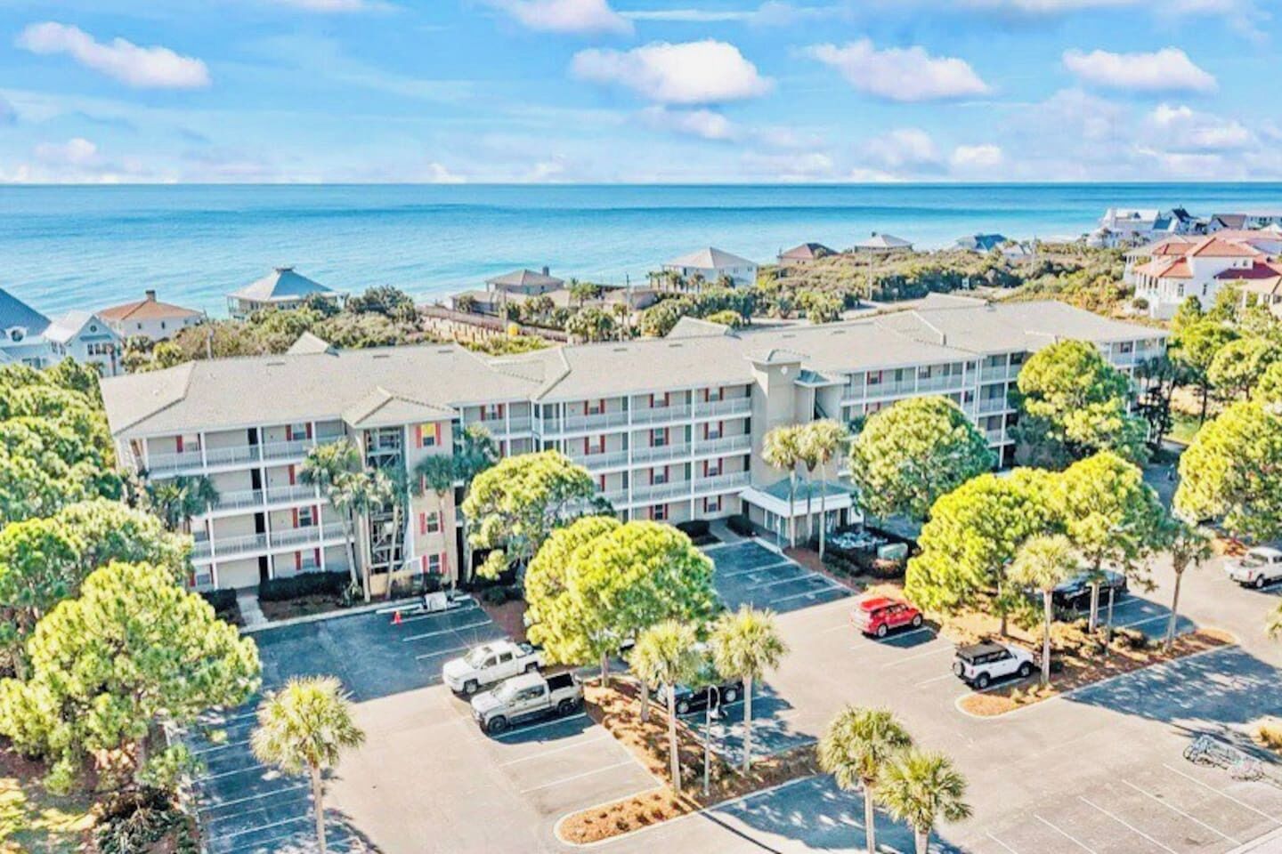 Heated Pool ~ 3 min walk to beach! ~ Sleeps 10!