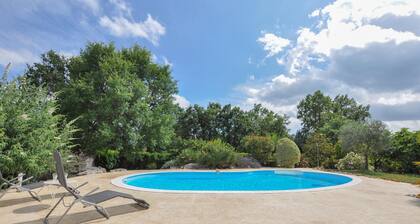 Gorgeous home in Saint-Cézaire-sur-Siag