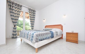 3 bedrooms, travel cot, free WiFi
