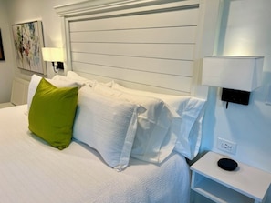 WiFi, bed sheets - Newly remodeled, heart of Seagrove Beach, 100 yards to beach! (Santa Rosa Beach)