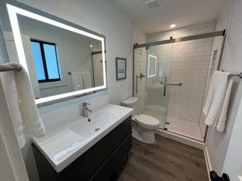 Newly remodeled, heart of Seagrove Beach, 100 yards to beach!