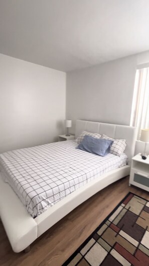 2 slaapkamers, een strijkplank/strijkijzer, gratis wifi, beddengoed