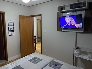 2 bedrooms, iron/ironing board, free WiFi, bed sheets