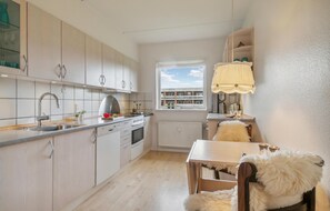Fridge, oven, stovetop, dishwasher - 1 bedroom nice apartment in Risskov (Risskov)