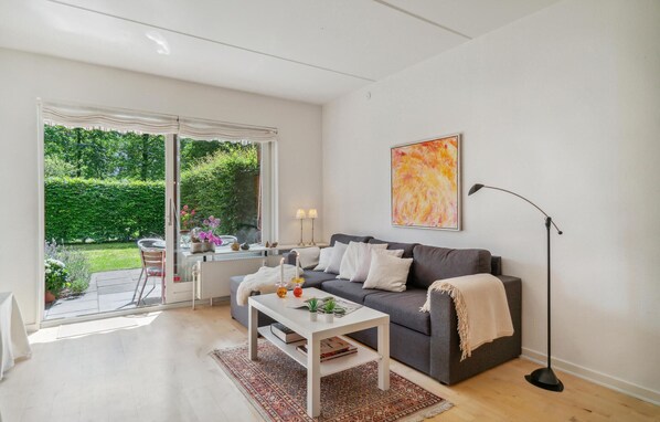 Living area - 1 bedroom nice apartment in Risskov (Risskov)