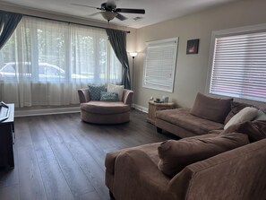 智能電視、電子遊戲、書籍