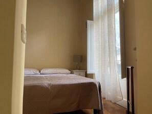 2 Schlafzimmer, Bügeleisen/Bügelbrett, Bettwäsche