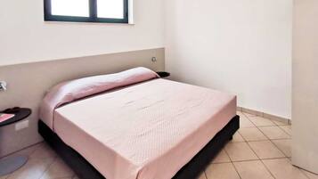 2 bedrooms, desk, travel crib, free WiFi