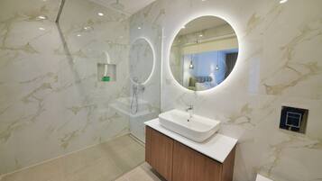 Shower, free toiletries, hair dryer, bathrobes