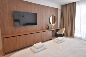 Egyptian cotton sheets, premium bedding, desk, laptop workspace - Luxury Hotel Riva - Budva (Budva)