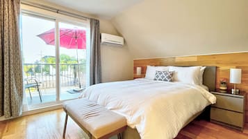 3 slaapkamers, een bureau, een strijkplank/strijkijzer, reisbedje