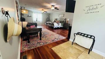 3 soverom, strykejern/-brett, wi-fi og sengetøy