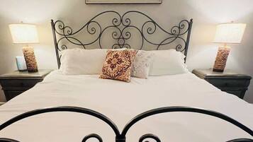 3 室のベッドルーム、アイロン / アイロン台、WiFi、ベッドシーツ