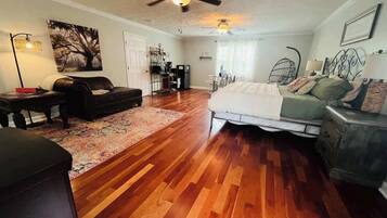 3 室のベッドルーム、アイロン / アイロン台、WiFi、ベッドシーツ