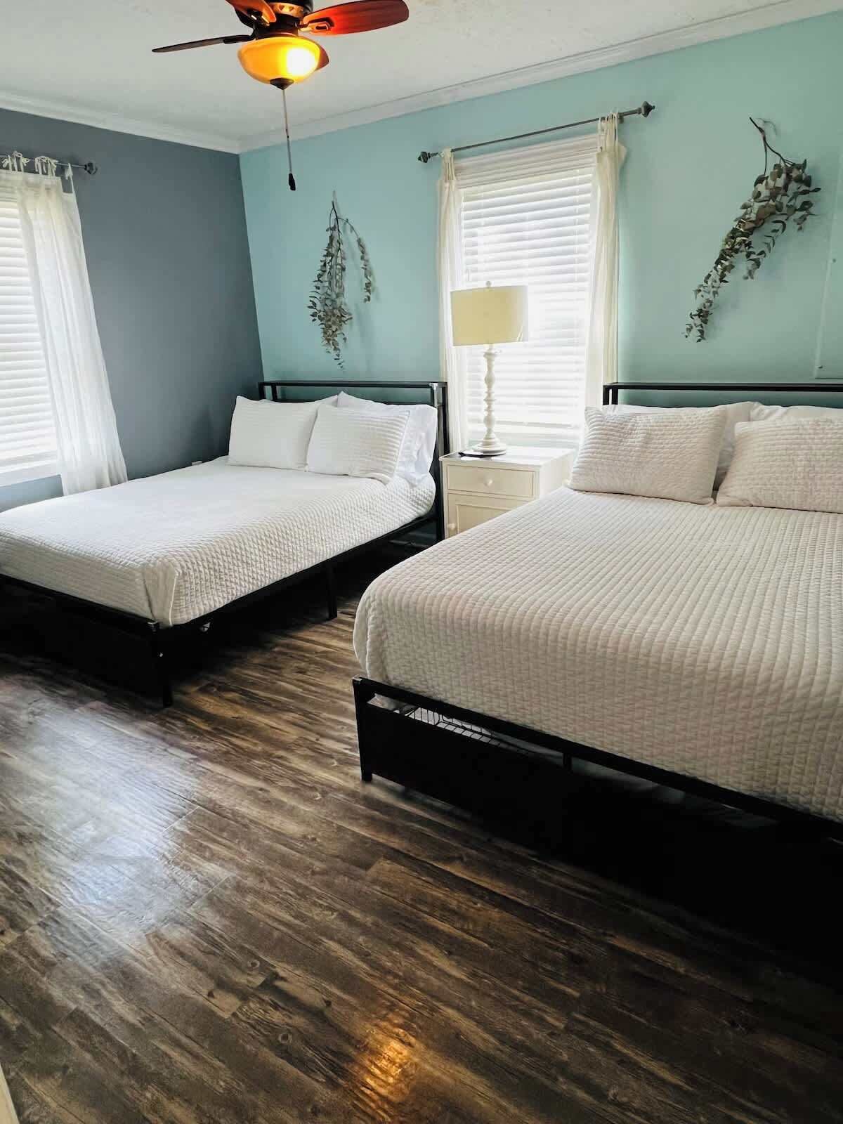 3 chambres, fer et planche à repasser, Wi-Fi, draps fournis