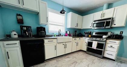 Tree Farm Stay • Fire Pit & Grill • WOW-King Suite