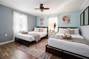 3 habitaciones, tabla de planchar con plancha, wifi y ropa de cama 